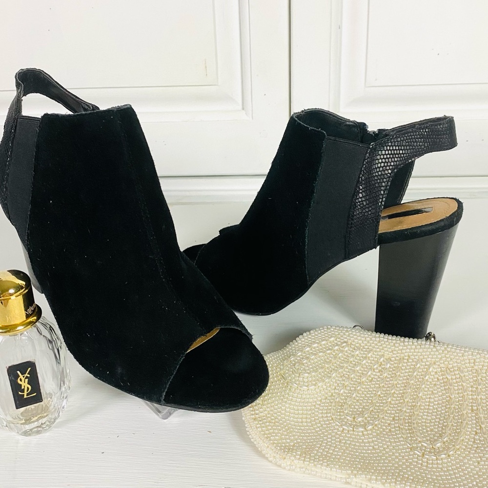 Tahari Sz 8.5 Mercy Black Suede Peep Toe Heeled Sandals 4" Heels Slingback